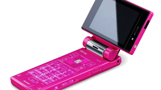 Au Claims Its W61SH Widescreen Cell has a 2000:1 Contrast Ratio, We Say, 'Blimey It's Pink'